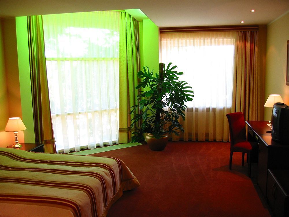 Hof Hotel Garden Kaunas Eksteriør bilde